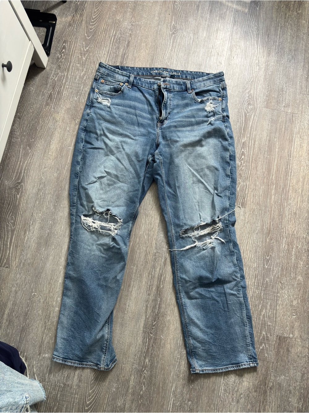American Eagle Outfitters Light Blue Distressed Boyfriend Jeans